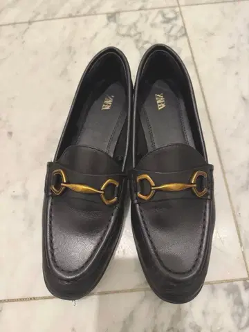 ZARA 블랙 가죽 로퍼