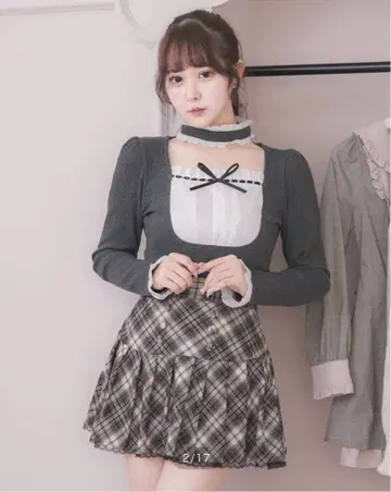 pium 라운드 프릴 초커 티셔츠
