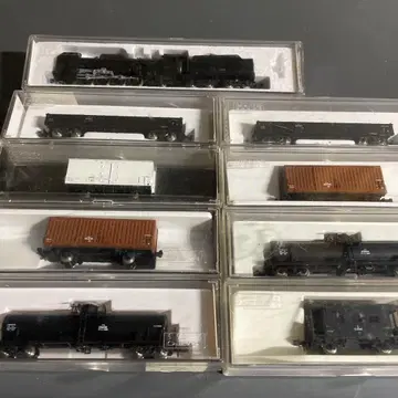 N 게이지 증기기관차와 화차 세트