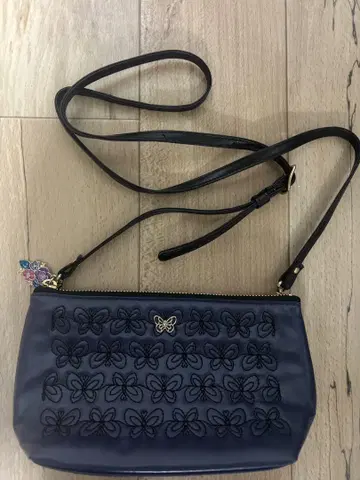 ANNA SUI 나비 자수 네이비 숄더백