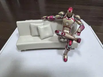 아이언맨 3 카이요도 리볼텍 피규어 소파 포함