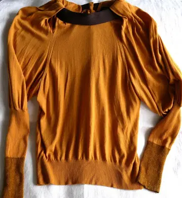 [support surface] 오렌지 컬러 벌룬 슬리브 긴팔 니트