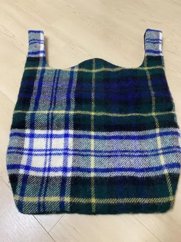 울 체크 무늬 토트백