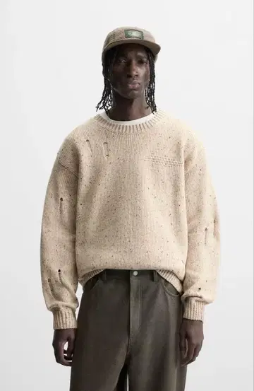 택 포함 새상품 ZARA 데미지 가공 베이지 니트 스웨터 L