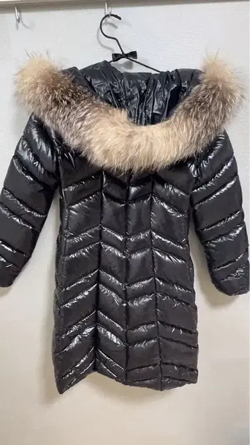 MONCLER 블랙 다운 자켓 후드 부착