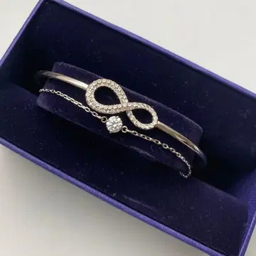 SWAROVSKI 스와로브스키 인피니티 뱅글 실버