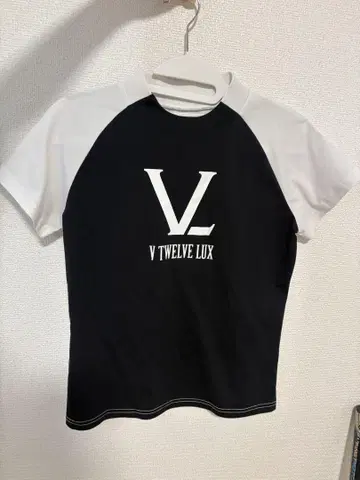 V TWELVE LUX 모크넥