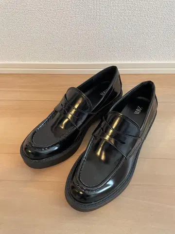 ZARA 에나멜 로퍼 38 24.5cm
