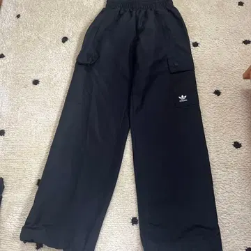 아디다스 adidas 여성용 카고 팬츠 IX9974