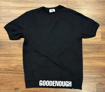 GOOD ENOUGH 블랙 반팔 맨투맨
