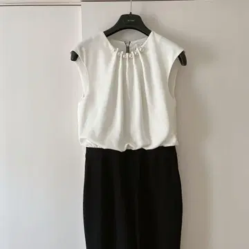[ 새상품급 ] 화이트 상의와 블랙 팬츠 세트 TEDBAKER