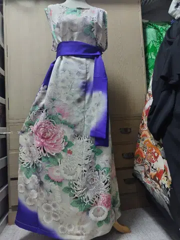 후리소데 실크 리메이크 원피스입니다.