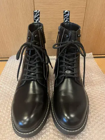 ZARA 블랙 가죽 느낌 사이드 지퍼 부츠