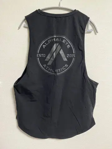 ALPHALETE 블랙 탱크탑