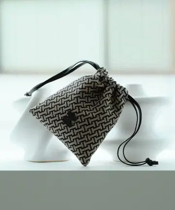 이아쿠치 모노그랑마 파우치 JACQUARD/CERVO