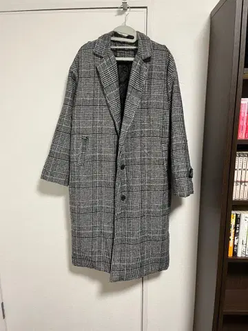 그레이 계열 체크 무늬 롱 코트