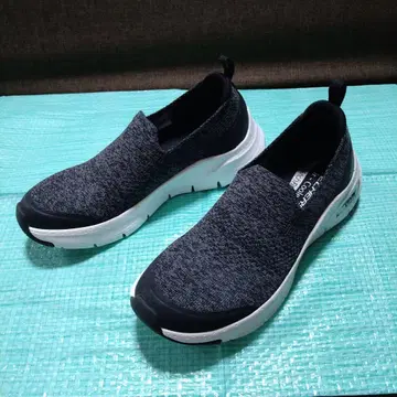 Skechers Arch Fit 슬립온 23.5