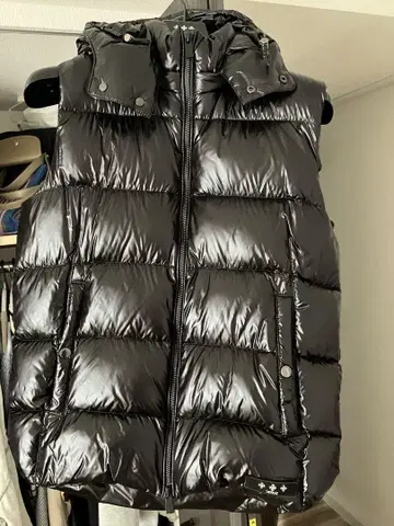 TATRAS 블랙 다운 베스트