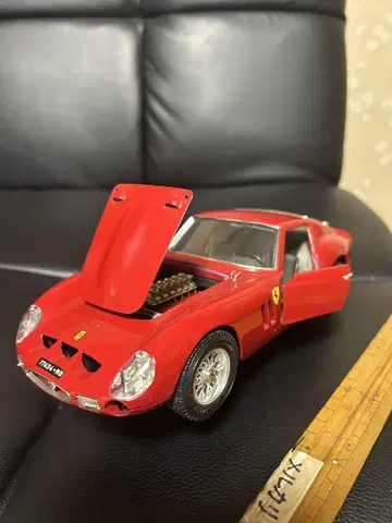 페라리 250 GTO 1/18 미니카 부라고 초기