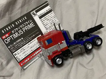 스튜디오 시리즈 SS-30 옵티머스 프라임 (범블비 버전)