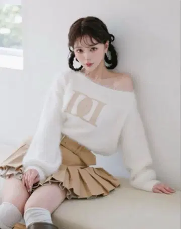 DD 로고 원숄더 니트탑 다리치 Darich 화이트