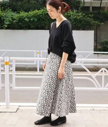이에나 플라워 자카드 플레어 스커트