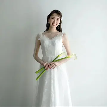 화이트 웨딩 드레스 V넥 슬리브리스