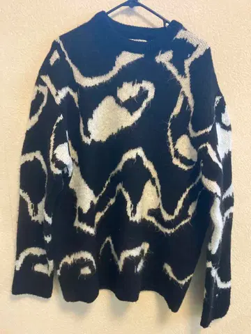 가격 인하! ZARA 블랙 화이트 니트 L