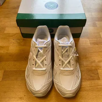 WIMBLEDON 화이트 스니커즈 23.5cm(미사용)