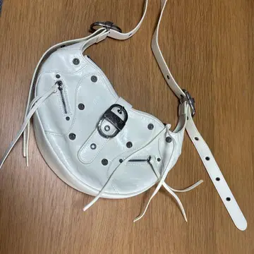 화이트 가죽 숄더백