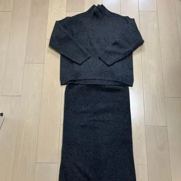 UNIQLO 다크 그레이 니트 셋업