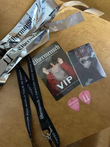 G-DRAGON 우버멘쉬 VIP 패스 세트