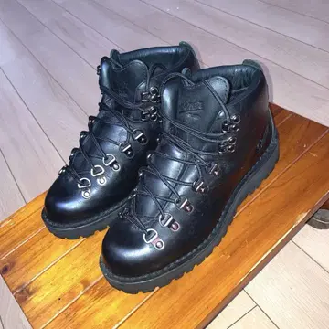 우먼 25.0 트레일 필드 블랙 컬러 대너 여성용