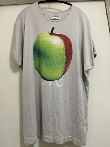 SHAREEF의 사과 T셔츠
