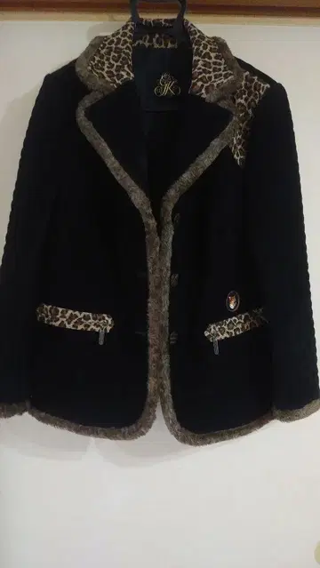 이타리야 블랙/레오파드 테일러드 자켓