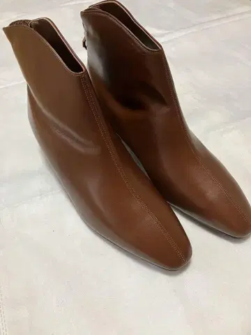 [새상품] 카샌드라 브라운 스틸레토 부츠 23.5cm