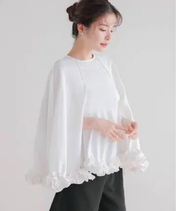 밑단 프릴 케이프 블라우스
