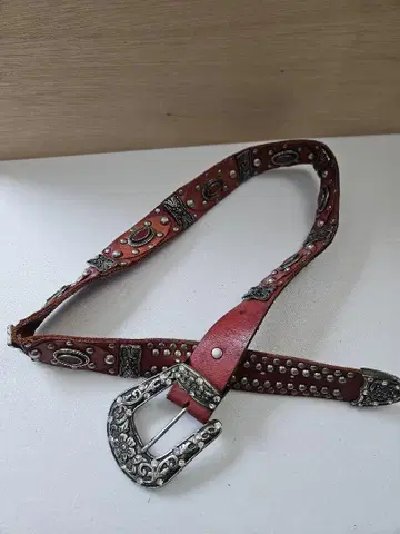 벨트 레드