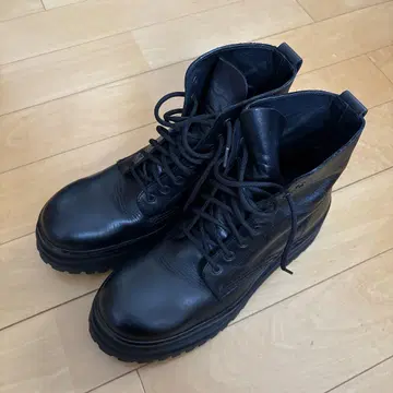 ZARA 가죽 레이스업 부츠