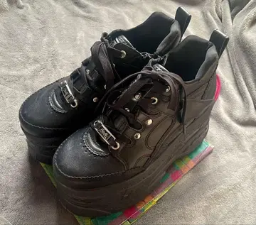 YOSUKE 통굽 스니커즈 직영 SHOP 한정판 요스케 블랙