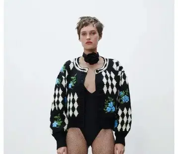 [ ZARA 완판템 ] 플라워 자카드 니트 꽃무늬 자수 숏 기장 가디건