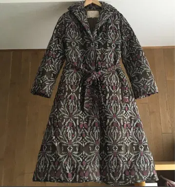 새상품급 Sybilla(시빌라) 전체 자수 롱 코트 L