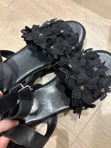 RANDA 블랙 플라워 샌들 힐 5cm