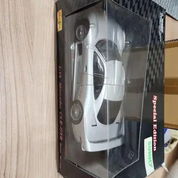 메르세데스 CLK-GTR 스트릿 버전 1:18