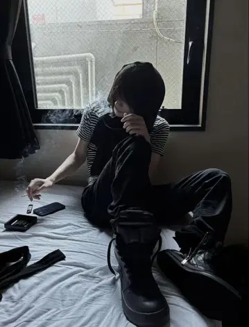 Unknown archive 보더 무늬 T셔츠