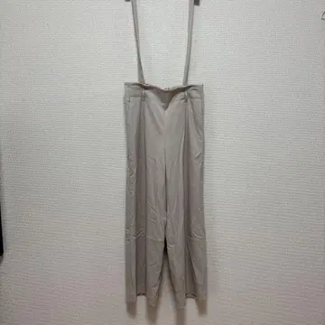 베이지 서스펜더 포함 팬츠