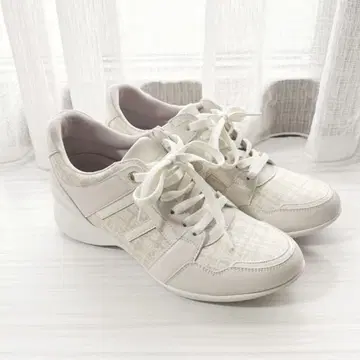 fuwaraku 스니커즈