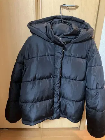 NICE CLAUP 후드 부착 다운 자켓 블랙