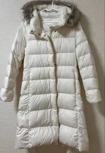 유니클로 다운 자켓 롱 후드 부착 화이트
