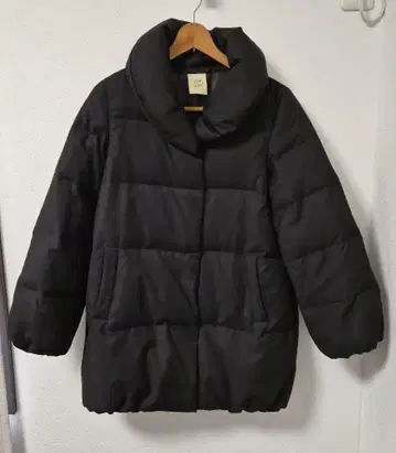LE SOUK 블랙 다운 자켓 다운 페더